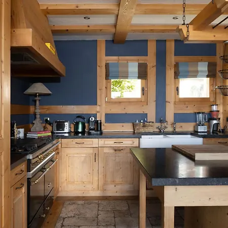 Jenna - By Emerald Alpehytte Verbier