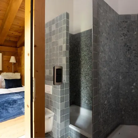 Jenna - By Emerald Шале